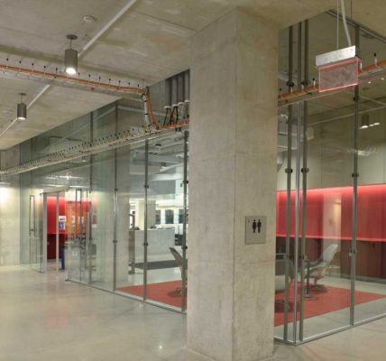 Creating Versatile Work Environments with Glass Partition Walls