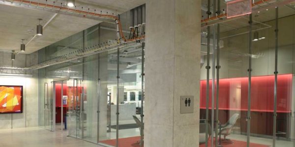 Creating Versatile Work Environments with Glass Partition Walls