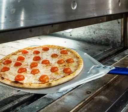 Choosing the Right Pizza Warmer Display for Peak Performance