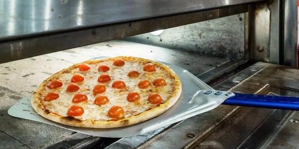 Choosing the Right Pizza Warmer Display for Peak Performance